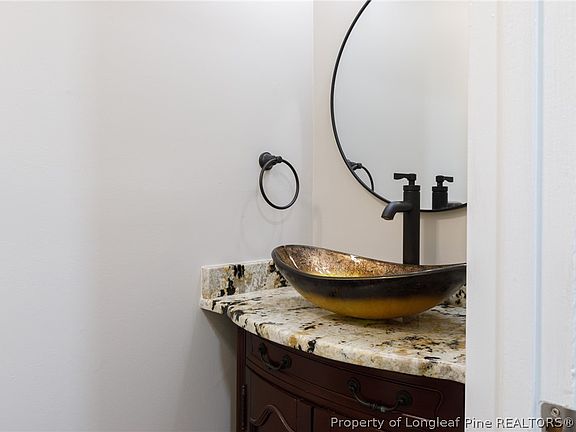 5th image of 309 Broomfield Ct