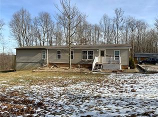 19 Poppy Ln, Chester, WV