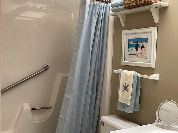 5th image of 27 Lake Vista Trl APT 104