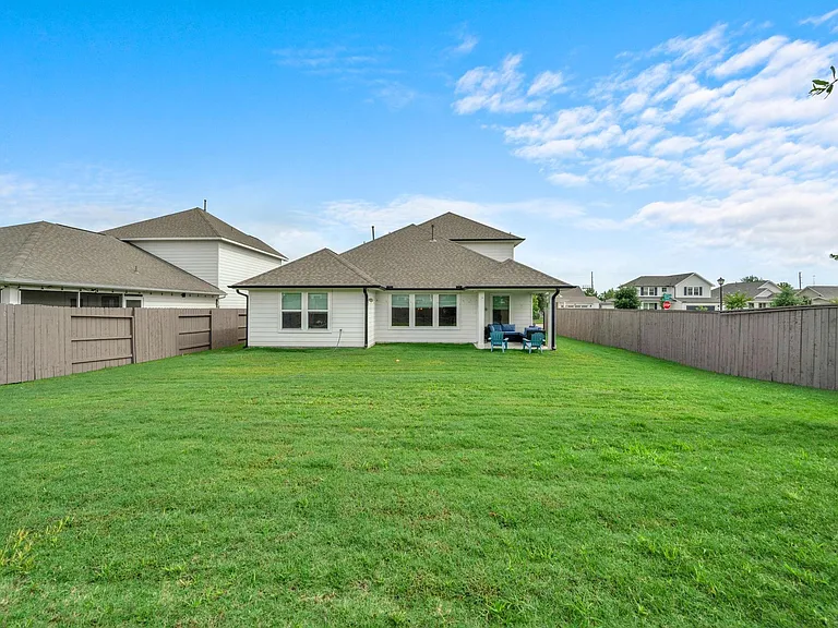 2503 Hagerman Ct — Photo 6