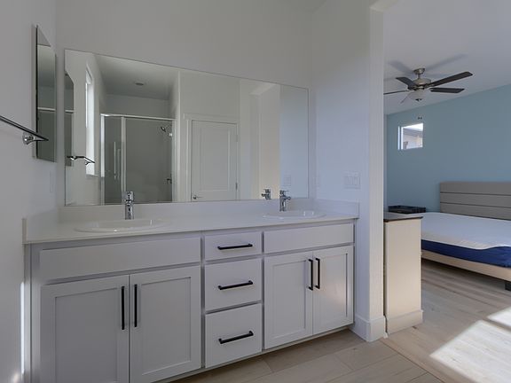 4th image of 2183 Grady Cir