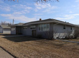553 11th Ave SW, Valley City, ND 58072