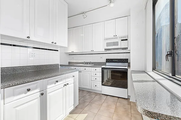 Sold by Compass | media 2