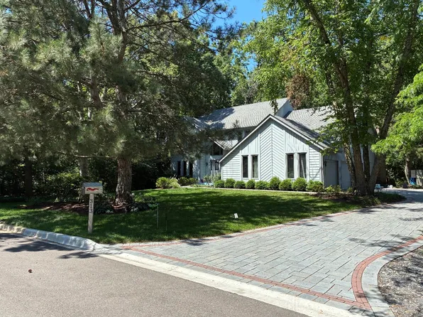 313 Whitmore Ln, Lake Forest, IL 60045