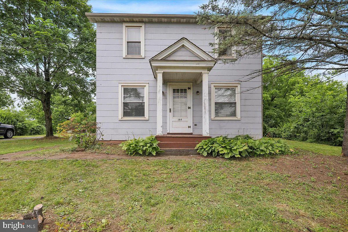 4 bed, 1836 sqft, $2,400 — Photo 1