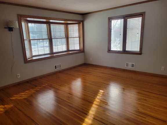 4th image of 2222 Arthur St NE