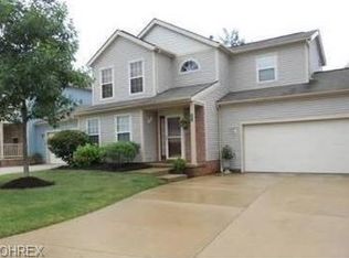 8681 Foxwood Ln, Macedonia, OH 44056