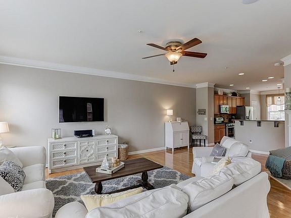 4th image of 1742 Highlands View Dr SE #10