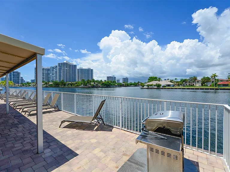 3161 S Ocean Dr — Photo 22