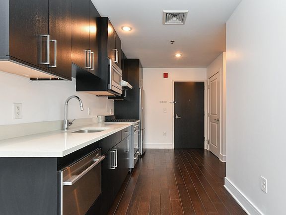 3rd image of 1100 Maxwell Ln Unit 517