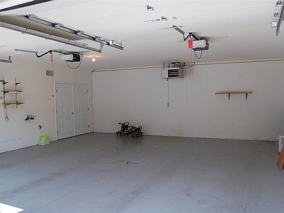 3rd image of 4062 Carriage House Dr