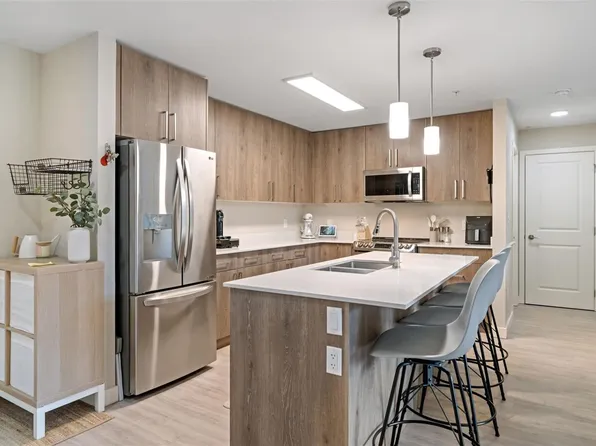 110 Presley Pl #311, View Royal, BC V9B 0Z1