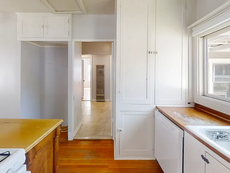 325 N Harwood St — Photo 4