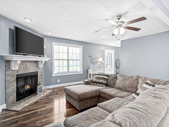 5th image of 3678 Fox Tail Dr