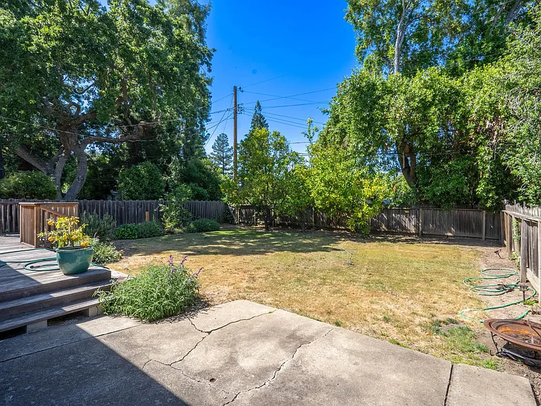 415 Bay Rd — Photo 29