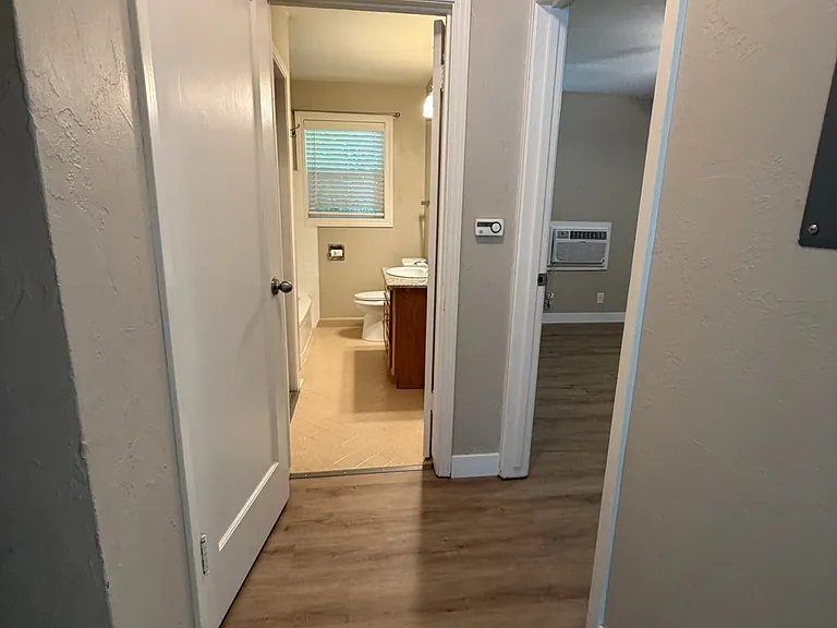 2711 E St #6 — Photo 11