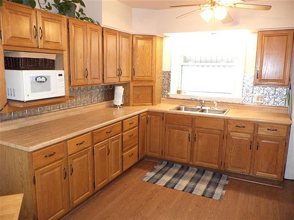 3rd image of 1755 Rosemont Blvd