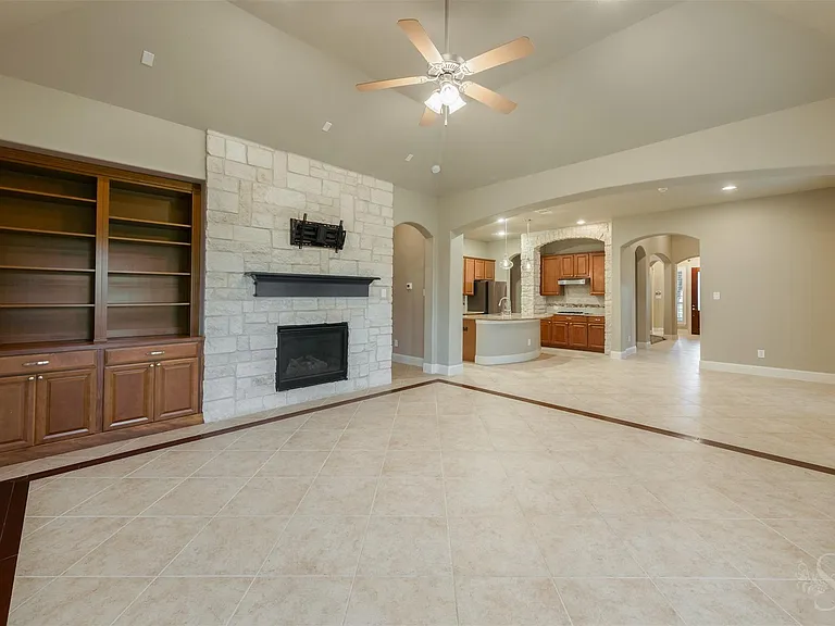 32611 Waltham Xing — Photo 15