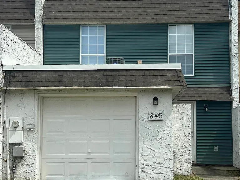 843 Esconditas Pl — Photo 1