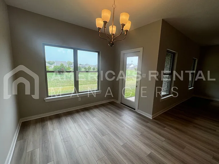 822 Temple St — Photo 8