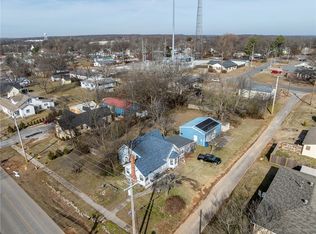408 Main St NE, Gravette, AR 72736