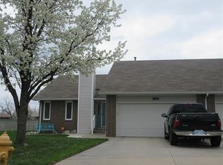 825 Forest Garden Cir APT B, Hutchinson, KS 67502