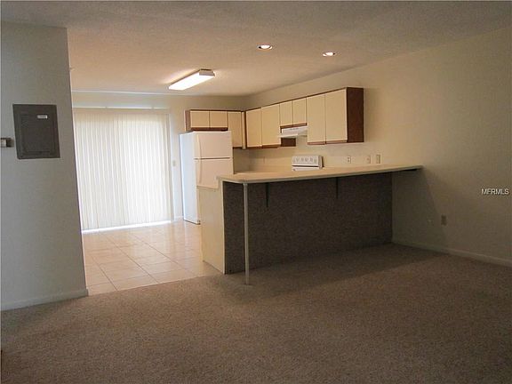 4th image of 2528 Elm Ave