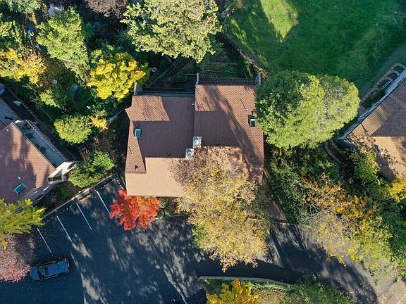 2nd image of 347 Ravenwood Pl