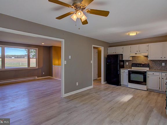 3rd image of 2891 Newport Rd