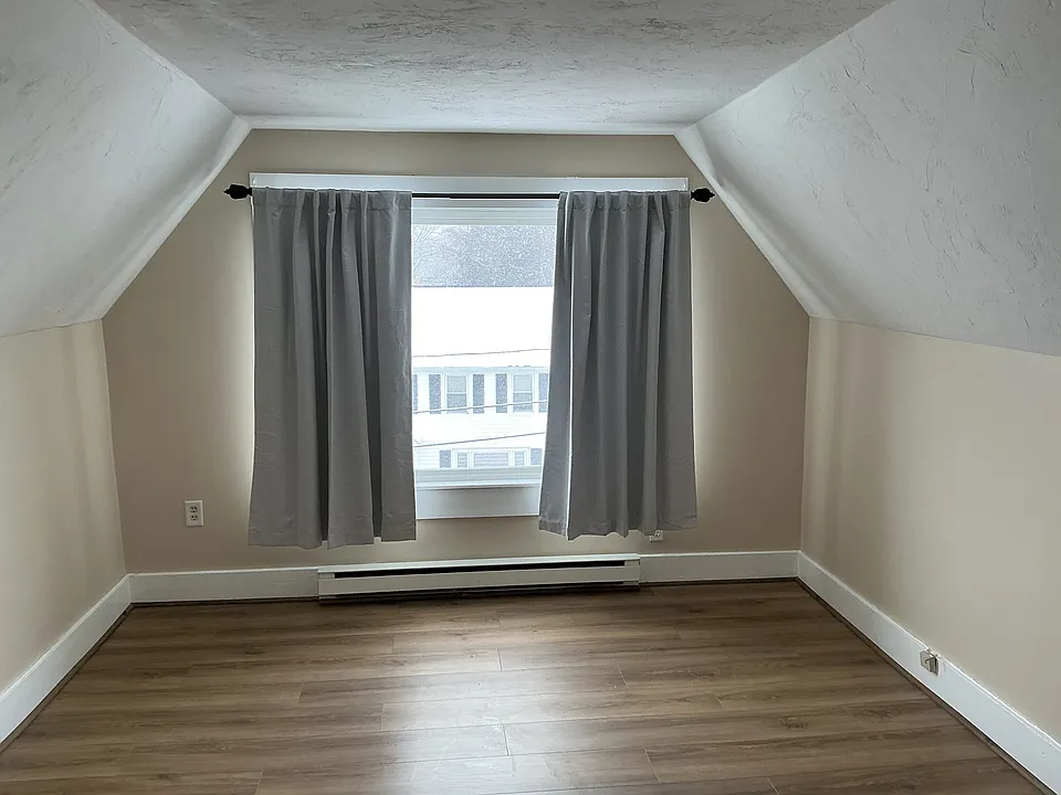 28 Russell St #3
