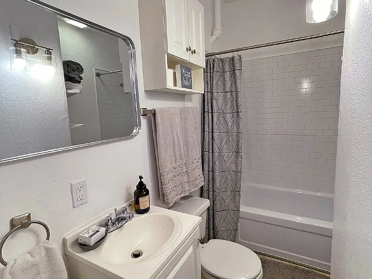 4091 Greenwood Rd #2 — Photo 1