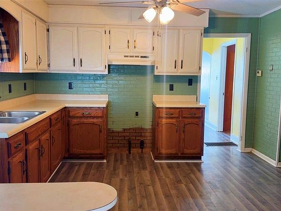 3rd image of 409 Lincoln Dr