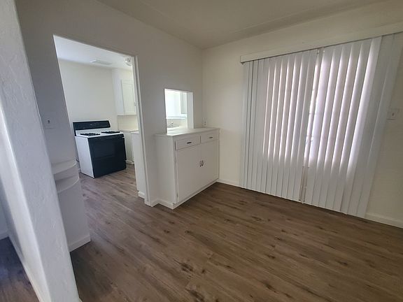 5th image of 115 E 23rd St