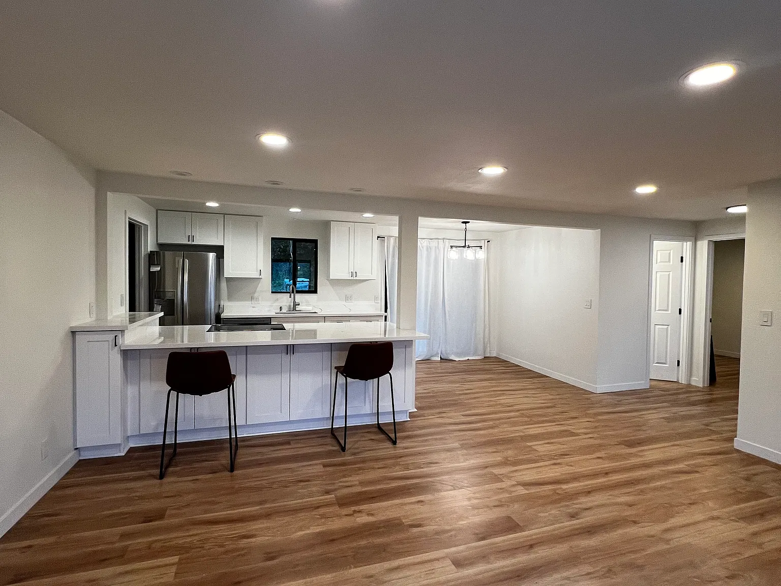 3 bed, 1150 sqft, $3,250 — Photo 3