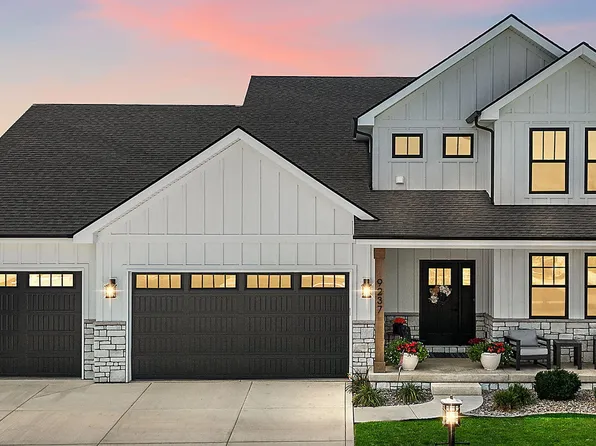 9237 Hibiscus Dr, Saint John, IN 46373