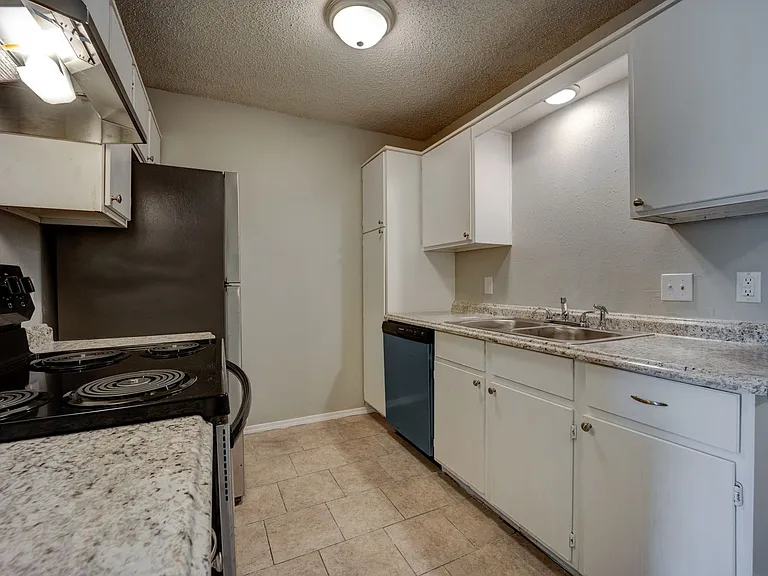 Ramsey Square Apartments — Photo 29