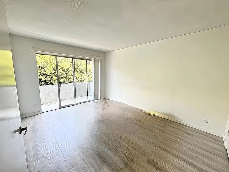 1630 Granville Ave #207 — Photo 9