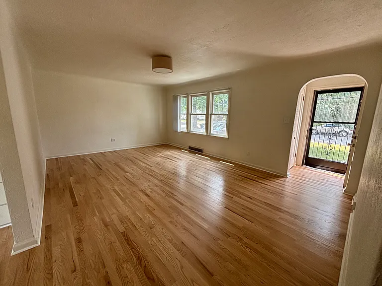 2327 Spruce St — Photo 24