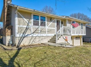 413 SW Elmwood Dr, Blue Springs, MO 64014