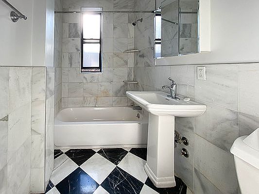 5th image of 993 President St #3D
