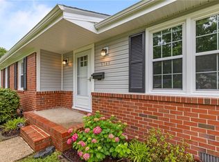 3749 Kings Point Rd, Virginia Beach, VA 23452