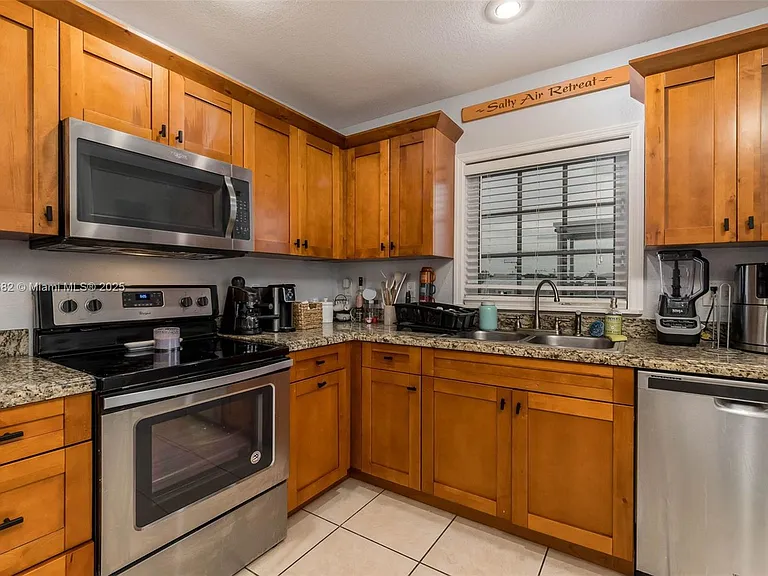 325 Calusa St — Photo 21