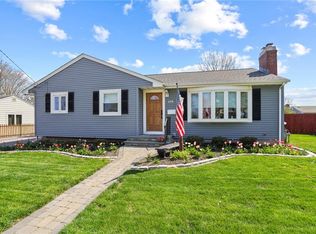 279 Chases Ln, Middletown, RI 02842