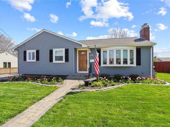 279 Chases Ln, Middletown, RI 02842