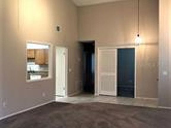 3rd image of 467 Newton Pl