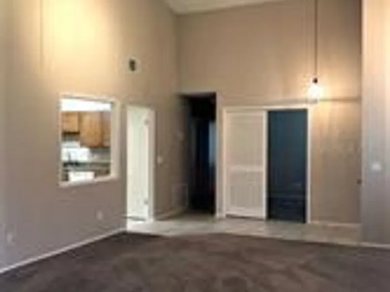 467 Newton Pl — Photo 3