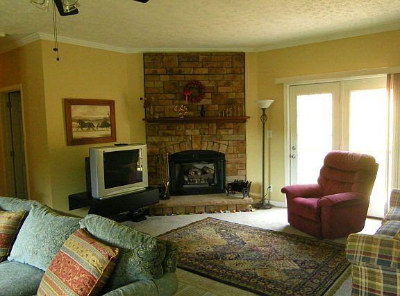 2nd image of 15 Shady Ln