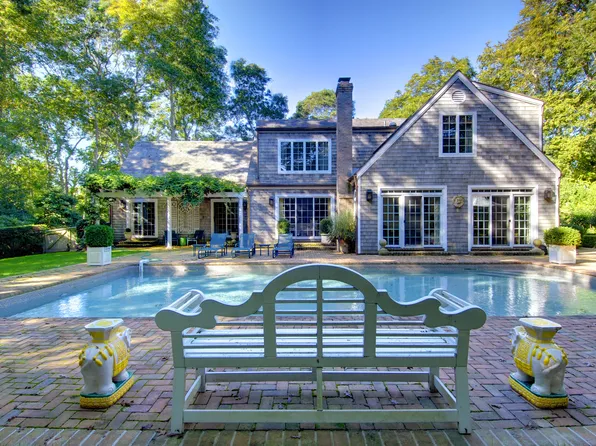 https://photos.zillowstatic.com/fp/a970783be979ca49143ca0ad42ce94d4-p_e.webp