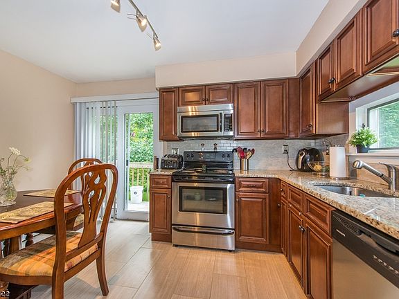 2nd image of 126 Barry Dr N