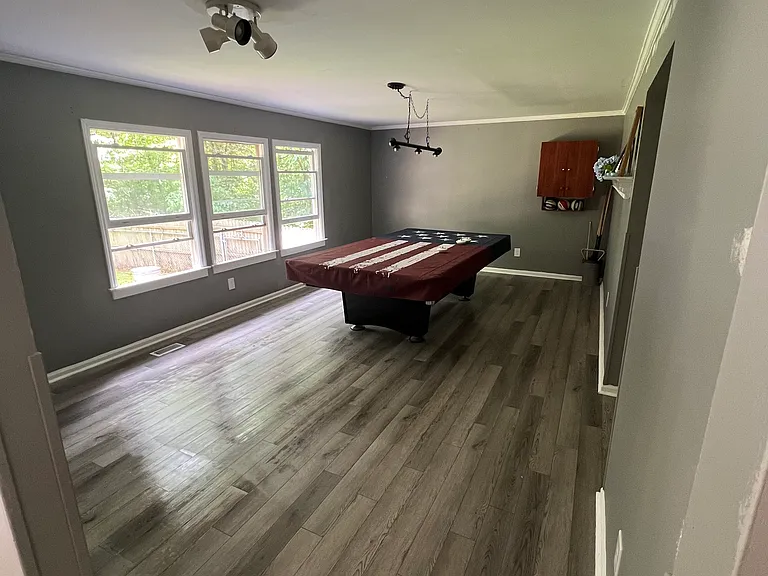 Play room, pool table comes with